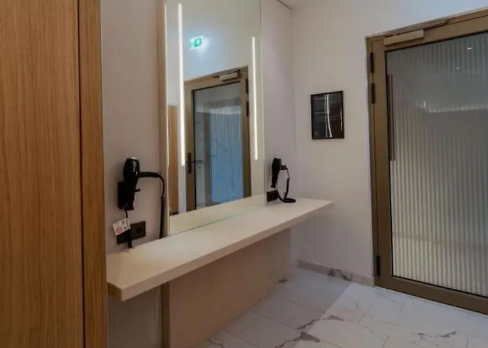 Wellness Oase Direkt An Der Donau In 22 Nahe Zum Vic International Center And Uno * Vídeň