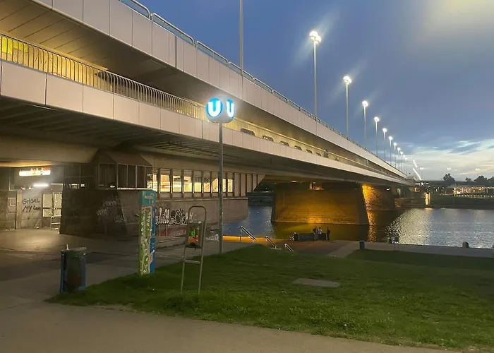 Wellness Oase Direkt An Der Donau In 22 Nahe Zum Vic International Center And Uno Apartmán *