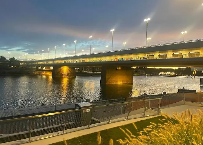 Wellness Oase Direkt An Der Donau In 22 Nahe Zum Vic International Center And Uno
