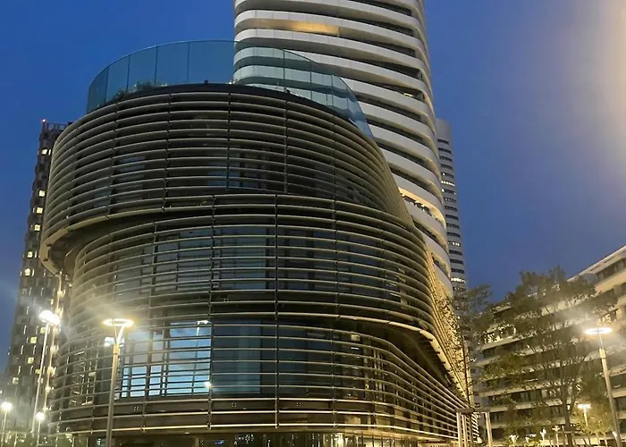 Wellness Oase Direkt An Der Donau In 22 Nahe Zum Vic International Center And Uno アパート