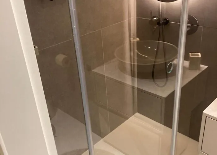 Wellness Oase Direkt An Der Donau In 22 Nahe Zum Vic International Center And Uno Apartmán *